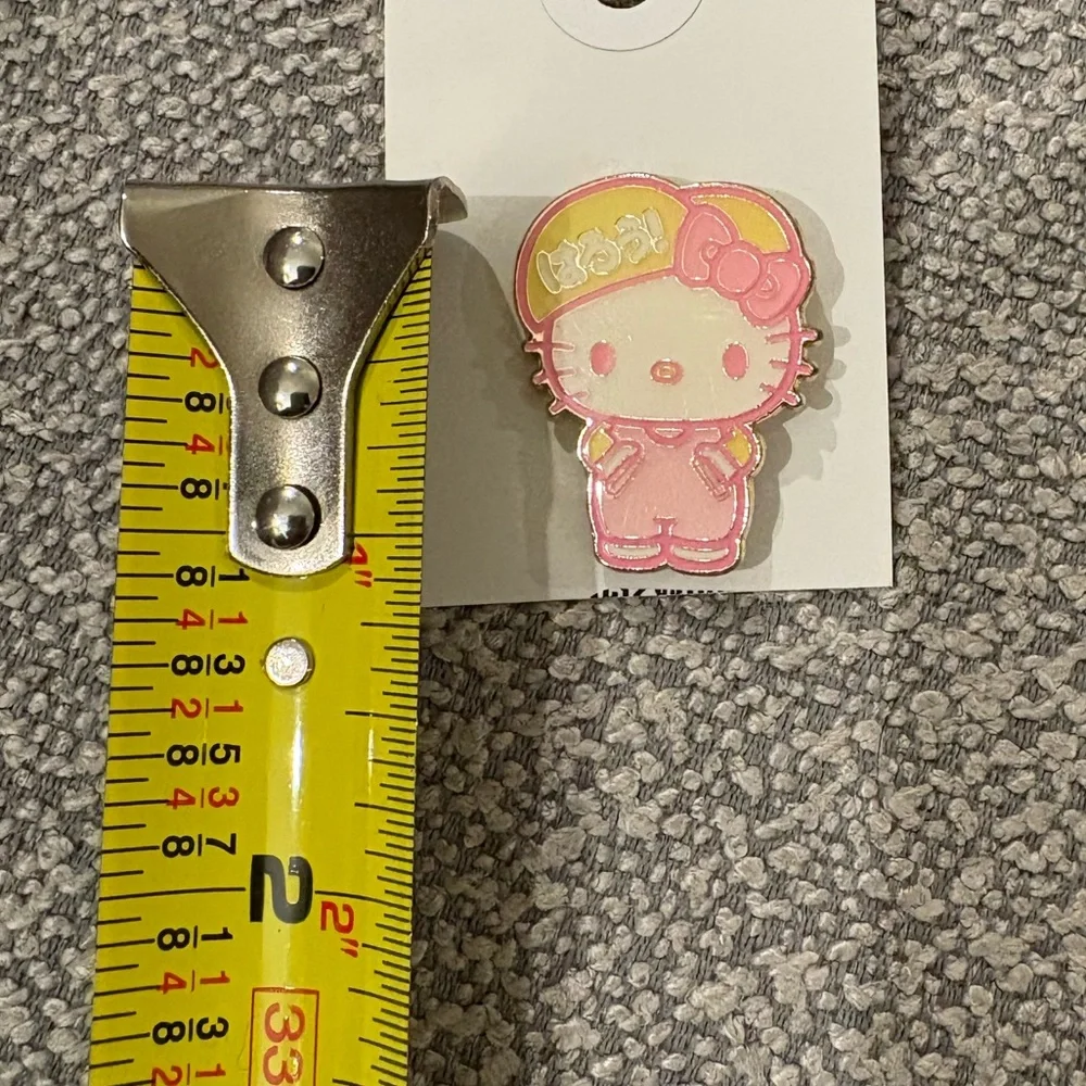 Hello Kitty Pin 💗 - Picture 3 of 3